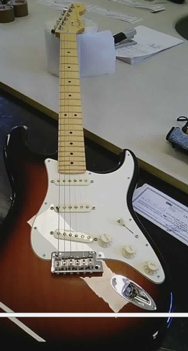 guitarra-fender-stratocaster-leilão-descomplicado-oportunidade-produtos-apreendido-tech