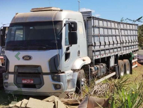 Caminhão-Ford-Cargo- 2013-oportunidade-seminovo-leilão