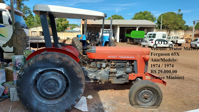 trator no leilão de prefeitura 