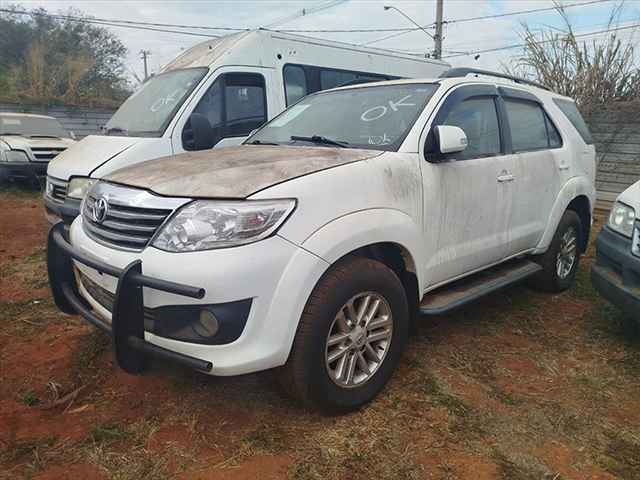 hilux-leilao-veiculos-oportunidade-investir-renda-extra
